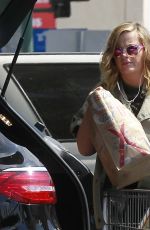 AMY POEHLER Shopping at Bristol Farms in Los Angeles 05/26/2017