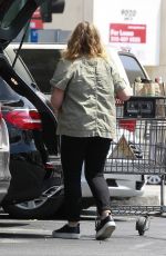 AMY POEHLER Shopping at Bristol Farms in Los Angeles 05/26/2017