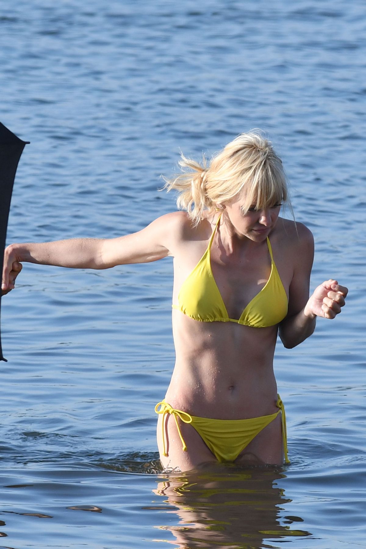 anna-faris-in-bikini-on-the-set-of-overboard-remake-in-vancouver-06-28-2017...