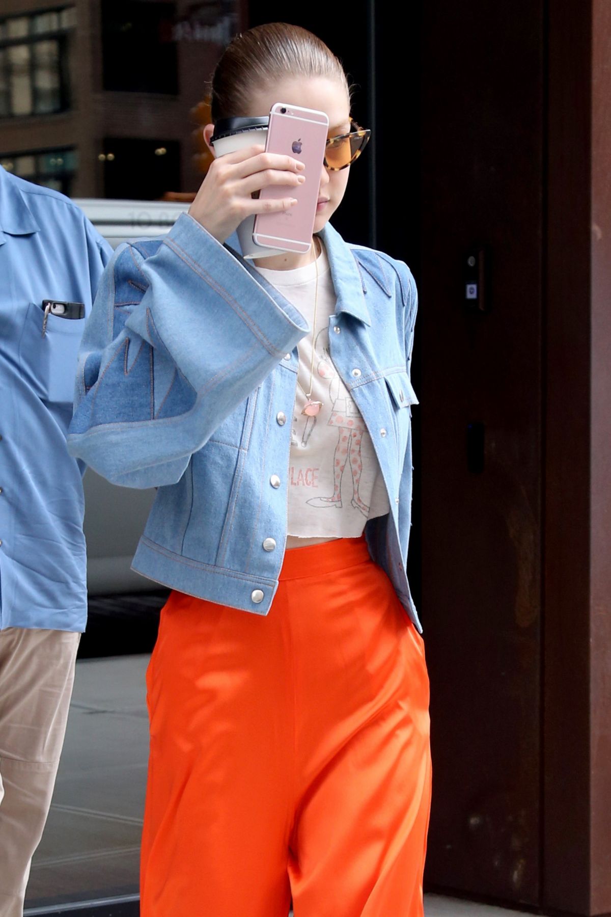 GIGI HADID Leaves Her Apartment in New York 06/19/2017 GIGI HADID Leaves Her Apartment in New York 06/19/2017