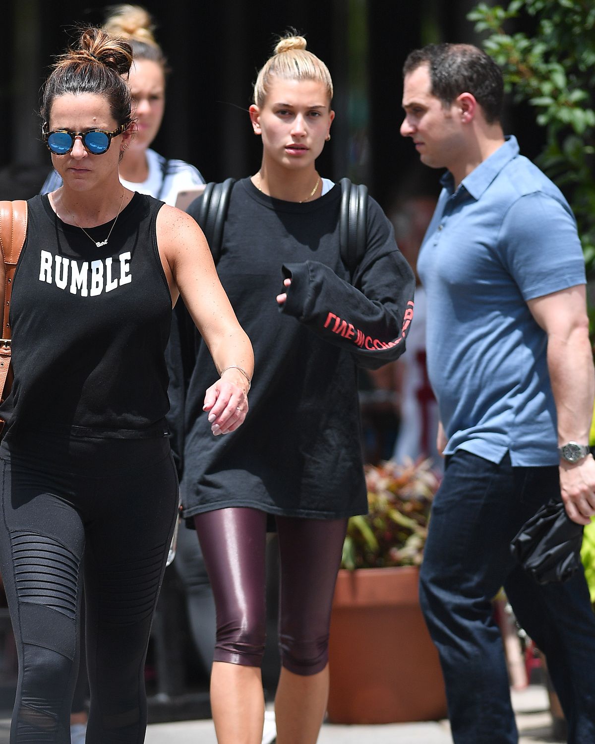 HAILEY BALDWIN Leaves a Gym in New York 06/19/2017 HAILEY BALDWIN Leaves a Gym in New York 06/19/2017