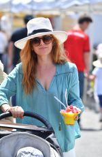 ISLA FISHER Shopping at Farmer