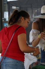 JENNA DEWAN Shopping at Farmer