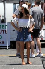 JENNA DEWAN Shopping at Farmer