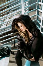 JESSICA LOWNDES - Hoodie Hype Photoshoot