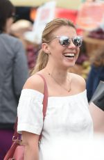 JODIE SWEETIN Shopping at Farmer