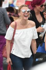 JODIE SWEETIN Shopping at Farmer