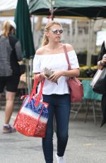 JODIE SWEETIN Shopping at Farmer
