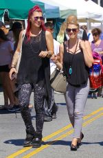 JODIE SWEETIN Shopping at Farmer