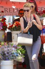 JODIE SWEETIN Shopping at Farmer