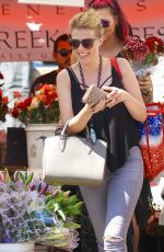 JODIE SWEETIN Shopping at Farmer