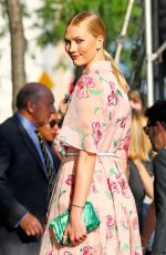 KARLIE KLOSS Arrives at 2017 Fragrance Foundation Awards in New York 06/14/2017
