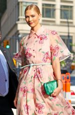 KARLIE KLOSS Arrives at 2017 Fragrance Foundation Awards in New York 06/14/2017