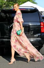 KARLIE KLOSS Arrives at 2017 Fragrance Foundation Awards in New York 06/14/2017