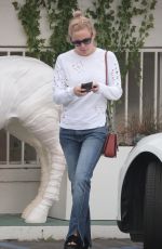 KATE HUDSON Leaves a Medical Spa in Brentwood 05/31/2017