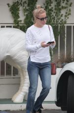 KATE HUDSON Leaves a Medical Spa in Brentwood 05/31/2017