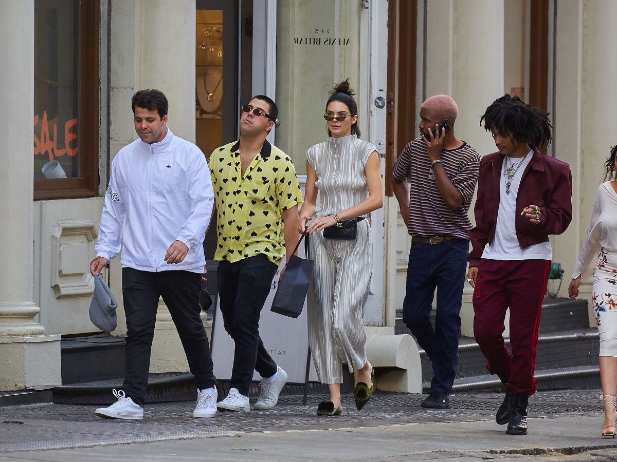 kendall-jenner-out-with-friends-in-new-y