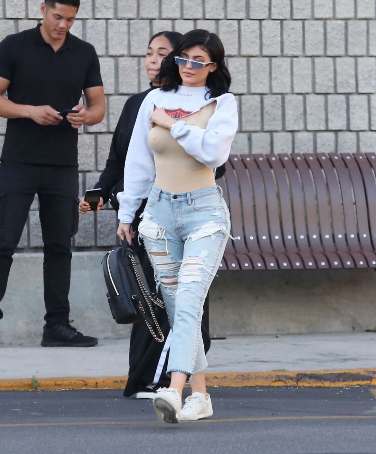 Kylie Jenner Looks Like Burning Fire In Her Denim Bottom Wear, Do Have A  Look | IWMBuzz