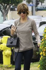 LISA RINNA Pick up Lunch to-go from Lemonade in West Hollywood 05/31/2017