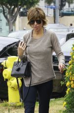 LISA RINNA Pick up Lunch to-go from Lemonade in West Hollywood 05/31/2017