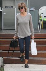 LISA RINNA Pick up Lunch to-go from Lemonade in West Hollywood 05/31/2017