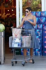 NICOLE MURPHY Out for Grocery Shopping at Bristol Farms in Beverly Hills 06/09/2017