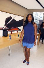 Pregnant SERENA WILLIAMS at Saint-Dermain Des Pres Apple Store in Paris 06/01/2017