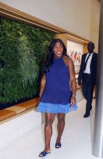 Pregnant SERENA WILLIAMS at Saint-Dermain Des Pres Apple Store in Paris 06/01/2017