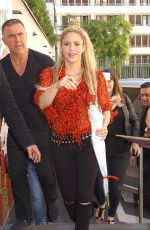 SHAKIRA Arrives at NRJ Radio in Paris 06/10/2017