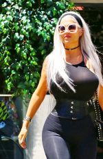 SOPHIA WOLLERSHEIM Shopping at 3 Brothers Jewelry in Los Angeles 06/21/2017