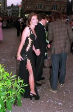 Best from the Past - ELIZABETH HURLEY at Four Weddings and a Funeral Premiere in London 05/11/1994