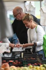 CAMERON DIAZ Shopping at Farmer