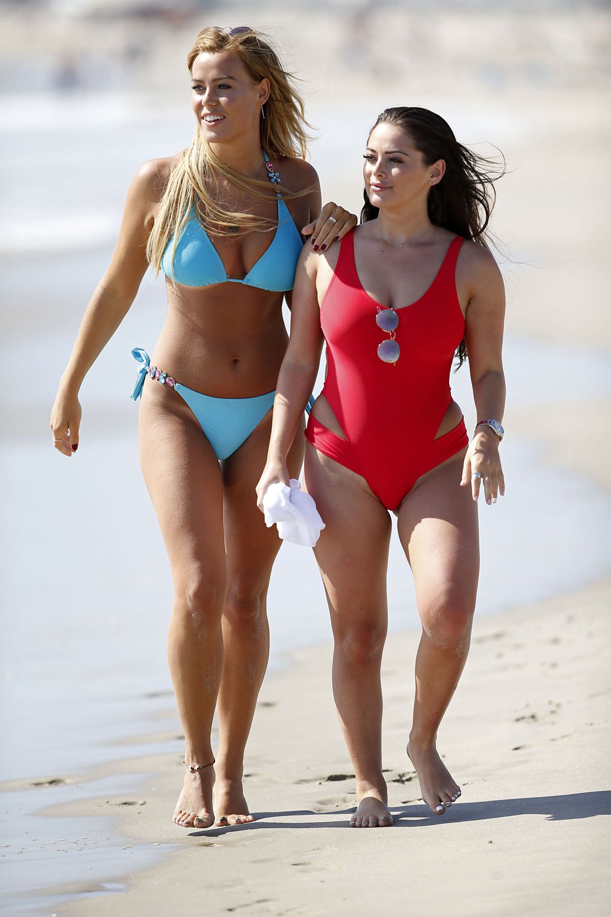 Courtney Green And Chloe Meadows On The Beach In Los Angeles
