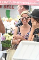 ELIZABETH BANKS Shopping at Farmers Market in Los Angeles 07/16/2017