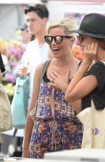 ELIZABETH BANKS Shopping at Farmers Market in Los Angeles 07/16/2017