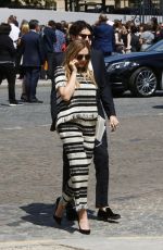 ELIZABETH OLSEN Looking for a Cab in Paris 07/03/2017