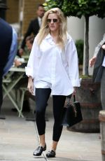 ELLIE GOULDING Out and About in London 07/12/2017