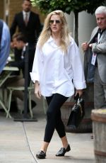 ELLIE GOULDING Out and About in London 07/12/2017