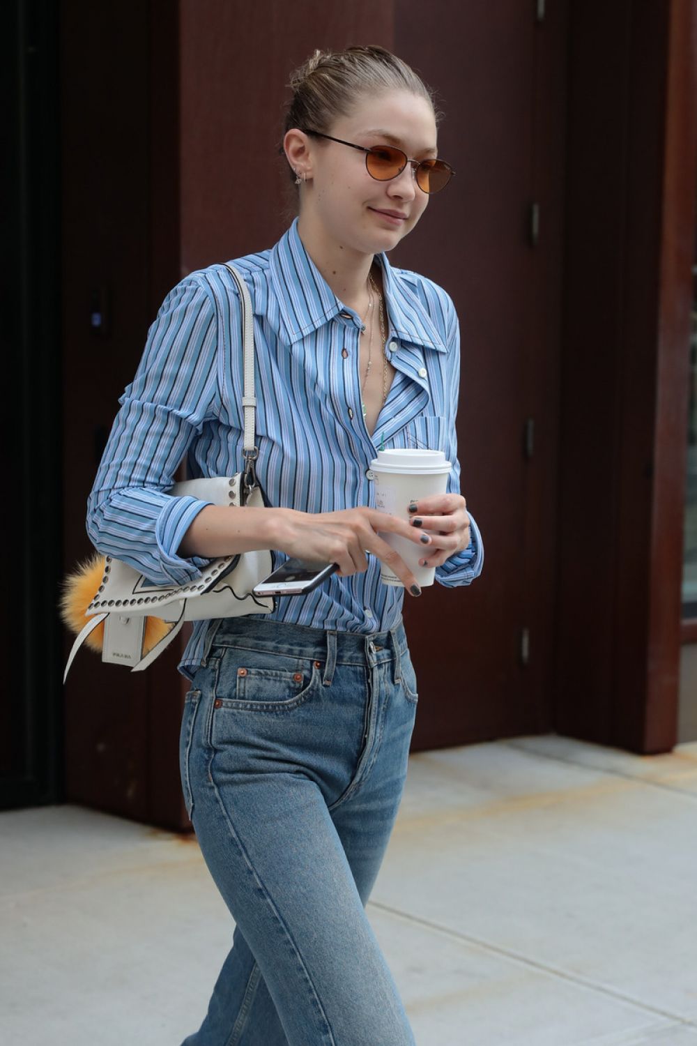 GIGI HADID in Jeans Leaves Her Appartment in New York 07/25/2017 GIGI HADID in Jeans Leaves Her Appartment in New York 07/25/2017