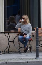 GOLDIE HAWN at Tegel Airport in Berlin 07/05/2017\