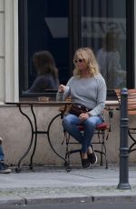 GOLDIE HAWN at Tegel Airport in Berlin 07/05/2017\