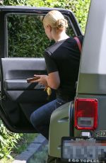 IGGY AZALEA Arrives at a Friend