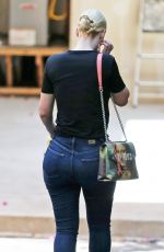 IGGY AZALEA Arrives at a Friend