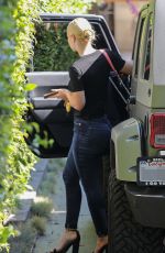 IGGY AZALEA Arrives at a Friend