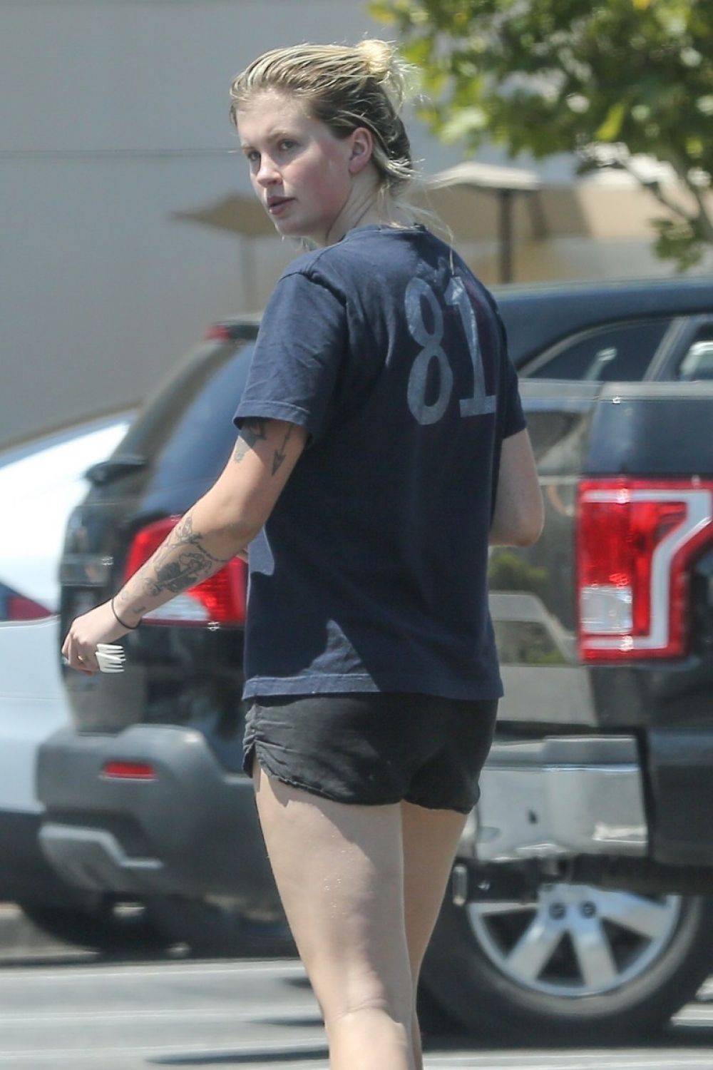 IRELAND BALDWIN Out and About in Calabasas 07/18/2017 IRELAND BALDWIN Out and About in Calabasas 07/18/2017