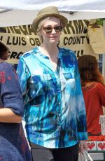 JANE LYNCH Shopping at Farmer