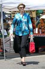 JANE LYNCH Shopping at Farmer