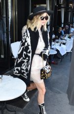 JENNIFER LAWRENCE Shopping at Avenue Montaigne in Paris 07/03/2017