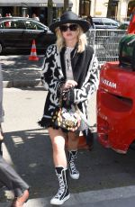 JENNIFER LAWRENCE Shopping at Avenue Montaigne in Paris 07/03/2017