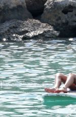 JESSICA ALBA Paddleboarding on Vacation in Honolulu 07/14/2017